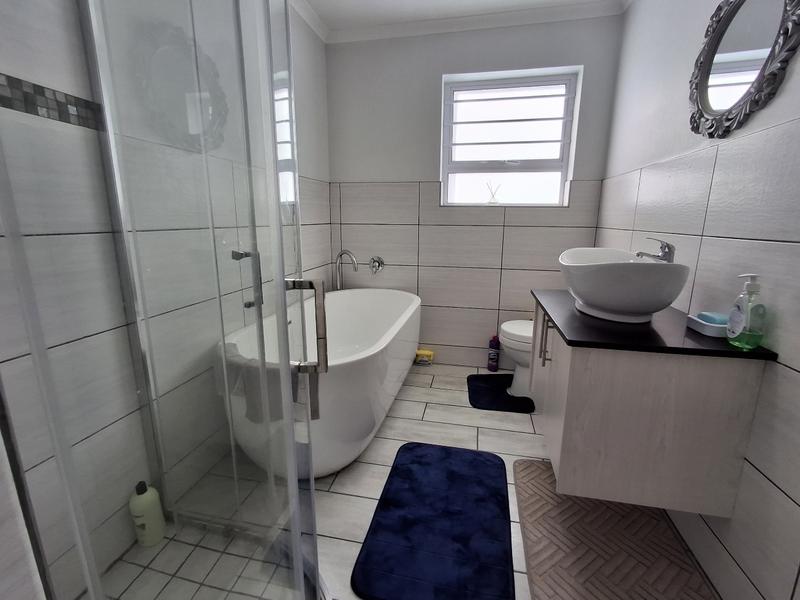 To Let 3 Bedroom Property for Rent in Lampiesbaai Western Cape